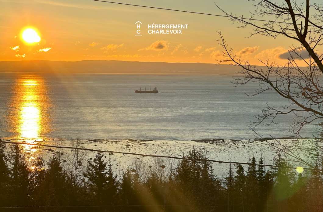 AUB-150 - Vue majestueuse sur le fleuve et le massif de Charlevoix